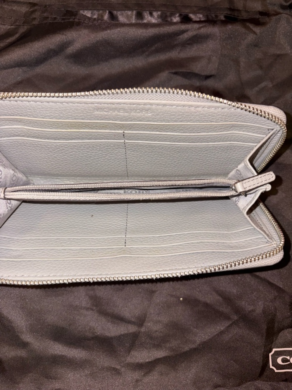 Michael Kors Cream Pebbled Leather Zip Wallet with Gold MK Emblem - Picture 3 of 4